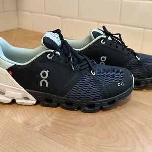 OnCloud sneakers! Like new